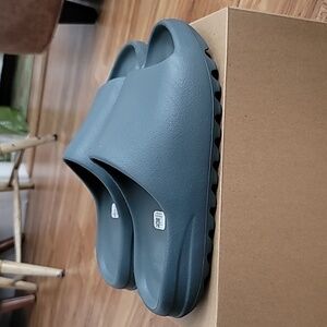 YEEZY SLIDES 'SLATE MARINE'